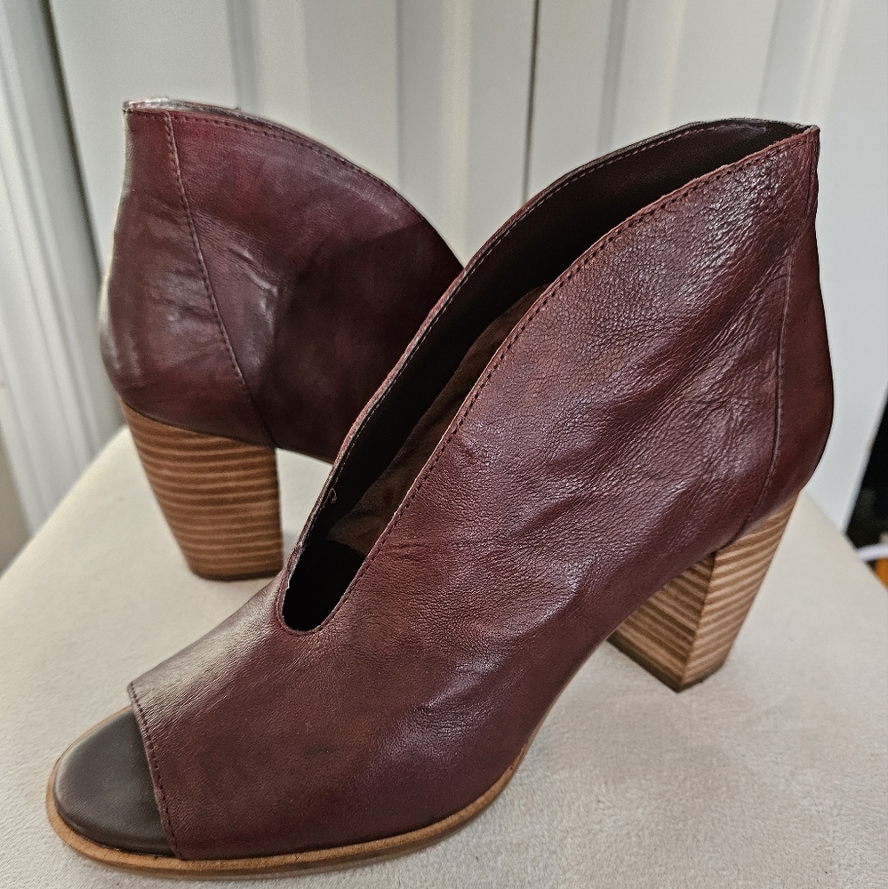 Lucky Brand open-toe bootie, size 8M(38.5)